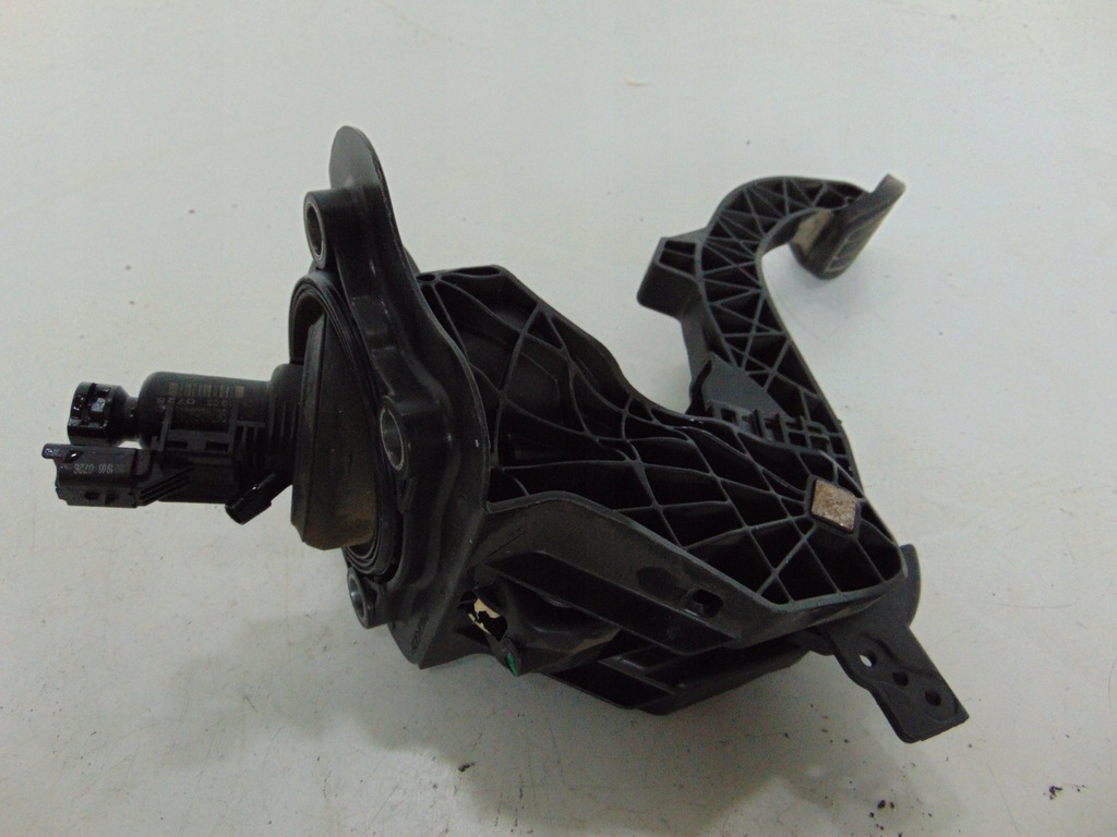 фото №2, Педаль сцепления помпа berlingo iv rifter combo e