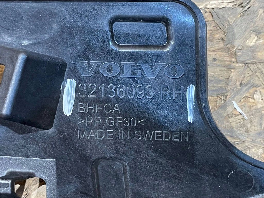 фото №10, Volvo xc40 xc-40 lift 22- напрямна кронштейн кронштейн бампера правий перед