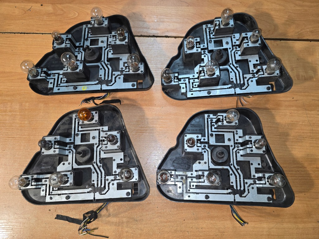 Bmw 5 e39 sedan вкладыш цоколь лампы правый задний  штекер 8363566 Недорого