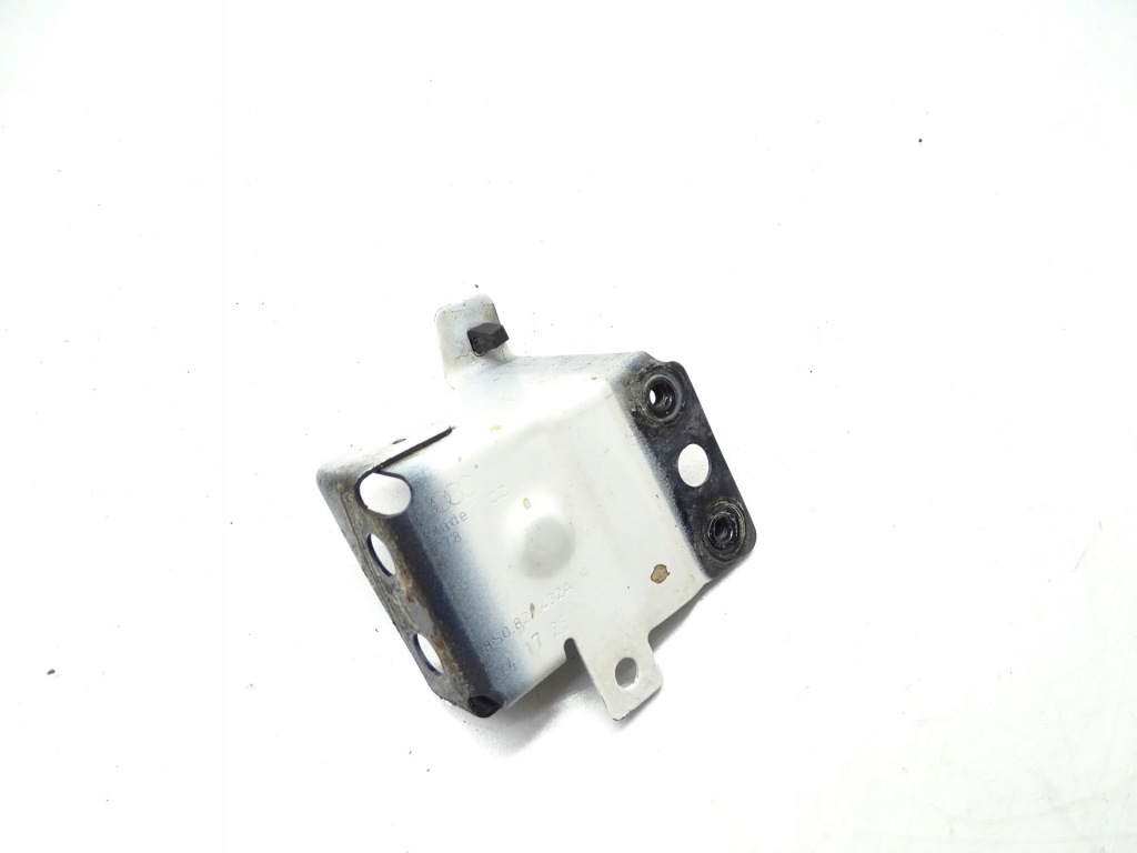 Купити Тримач  кронштейн крила audi tt 8s0821432a