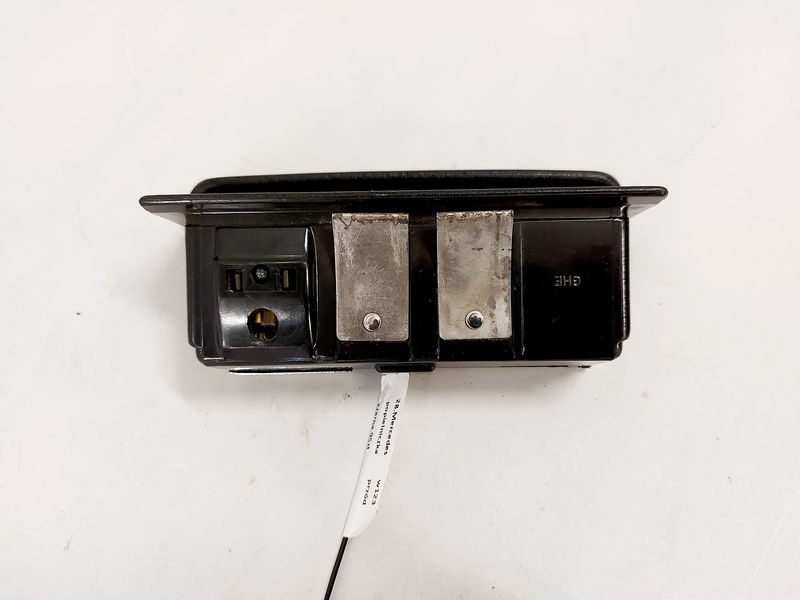 Mercedes w123 попільничка перед czarna передня Зі Шроту