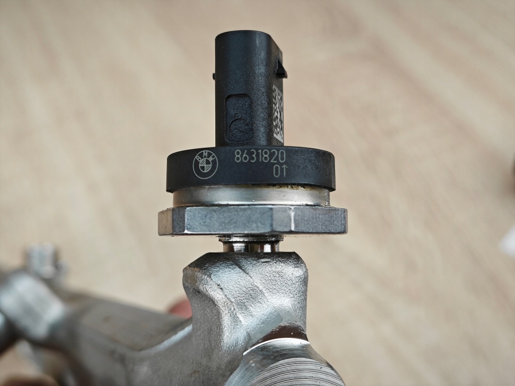 Купити Оригінальна молдинг упорскування датчик bmw 2.0i g23 g22 8665633 8631820 33km!