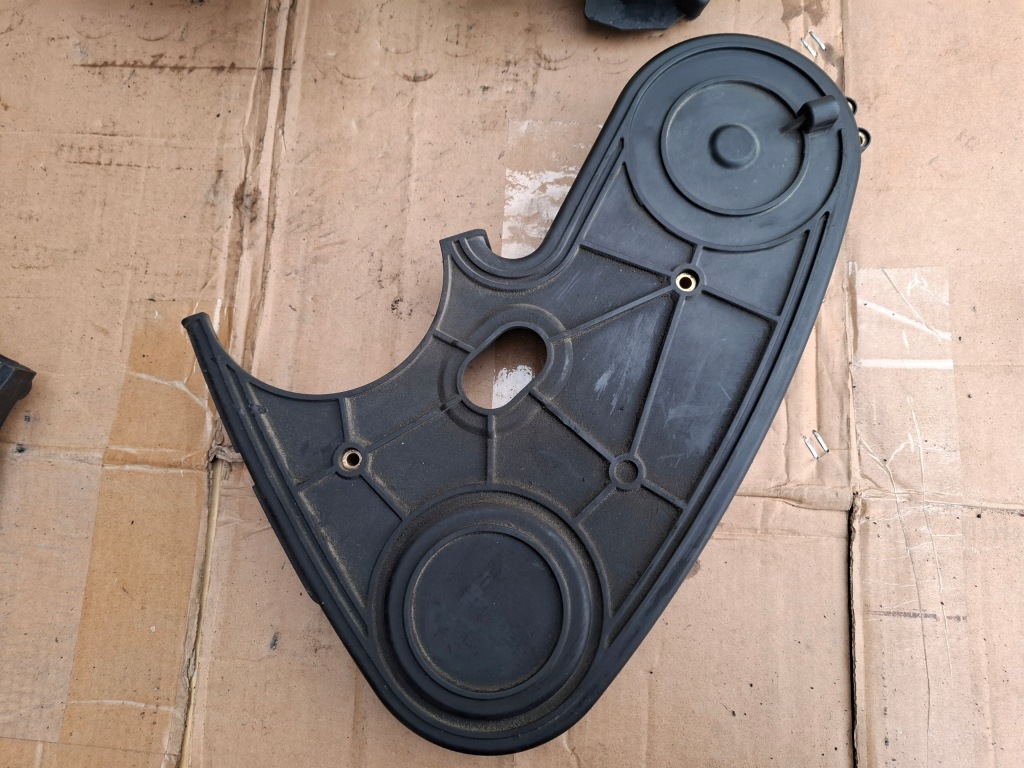 Корпус накладка розподільного валу ferrari 612 scaglietti f137 в Україні