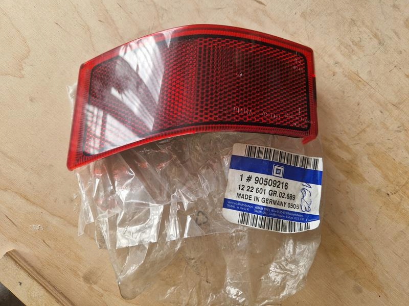 фото №1, Відбивач opel omega b kombi задня лівий оригінальний номер 90509216