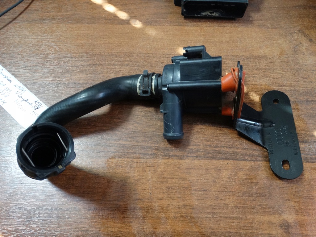 фото №1, Помпа wody porsche macan 1