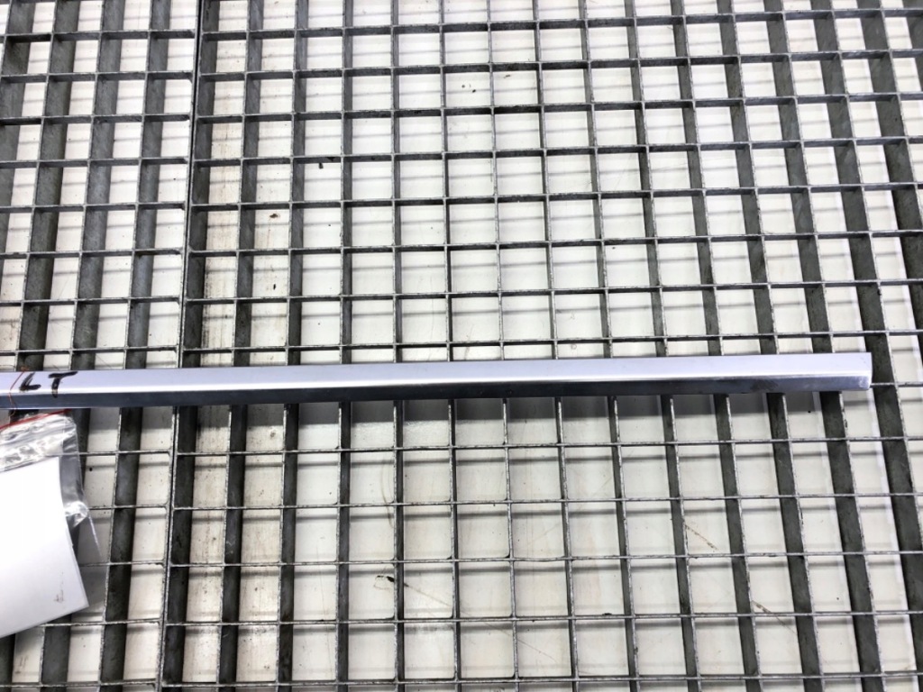 фото №3, Молдинг уплотнитель задняя левая хром mercedes c219 cls 04-11