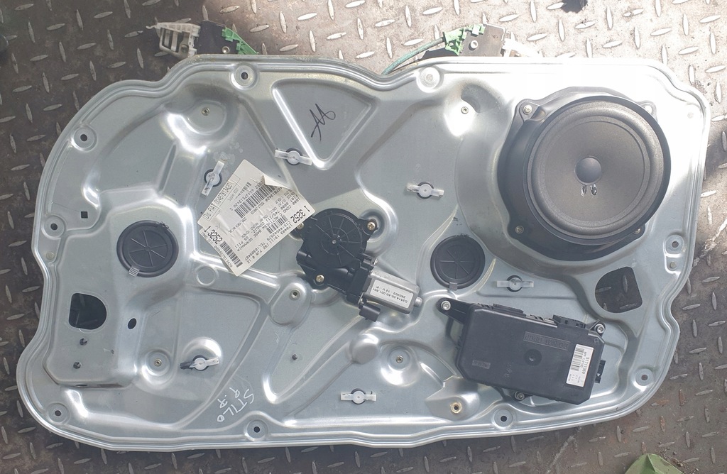 фото №1, Подъемник электрический правый перед fiat stilo kombi