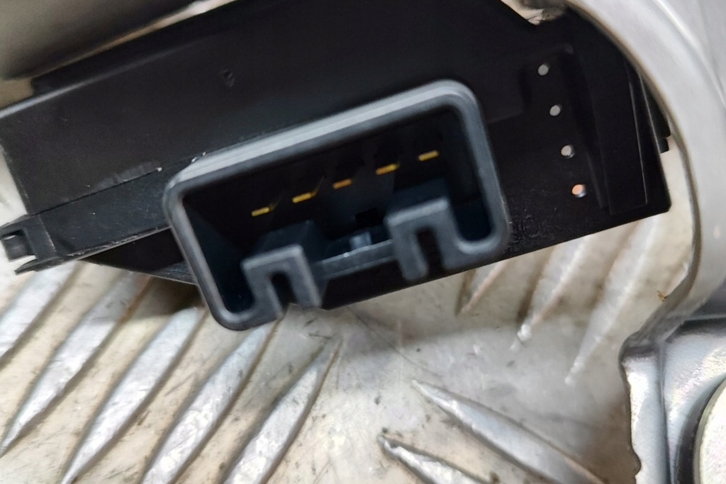 фото №7, Toyota prius plus xw30 двигатель дворники задний крышки 85130-47080 1.8 2330