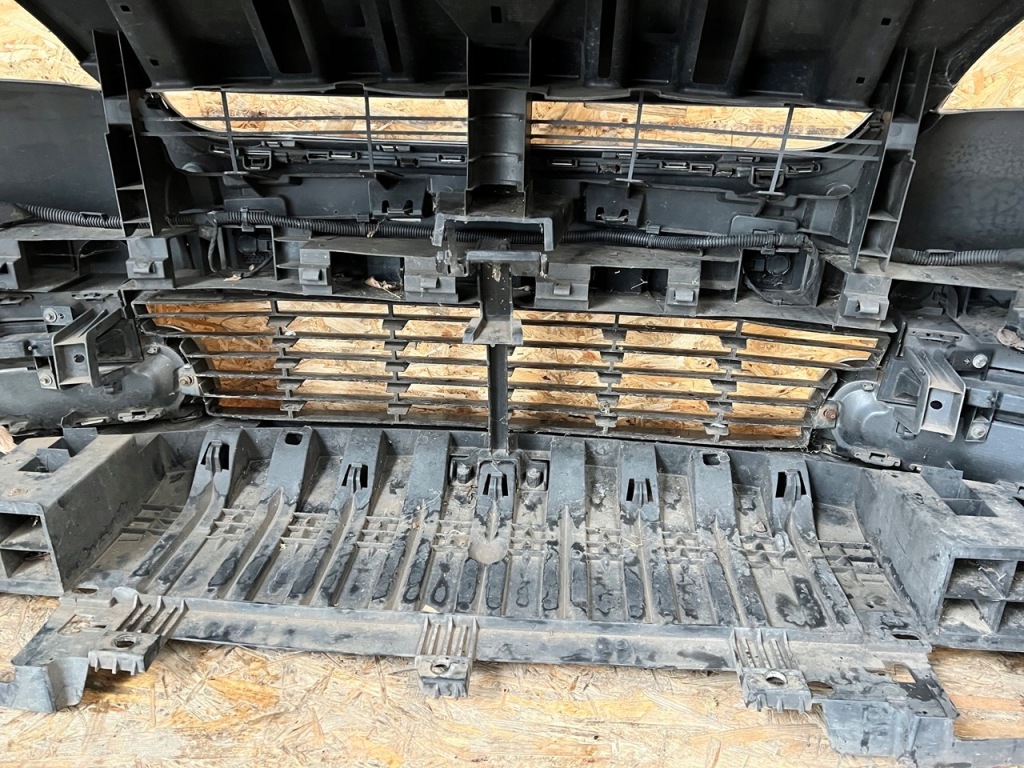 Бампер передний перед renault scenic 3 3 рестайлинг  pdc led лак: tekng Недорого