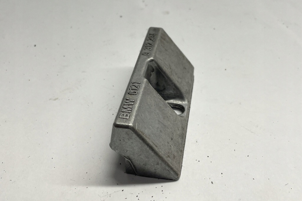 Держатель аккумулятор bmw x1 f48 9312294 2.0l дизель 140kw 2017 Оригинал