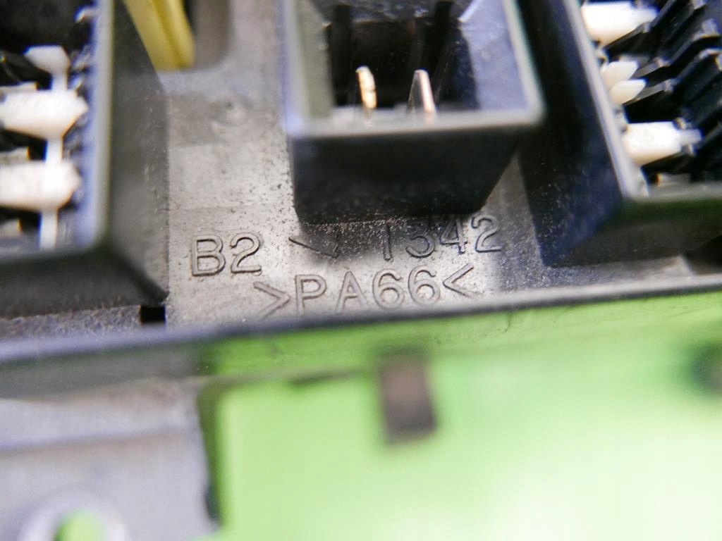 фото №8, Коробка предохранителей volvo v40 i 1.9 di 99-00