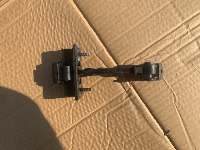 фото №1, Ограничитель дверь передних peugeot 3008 5008 ii