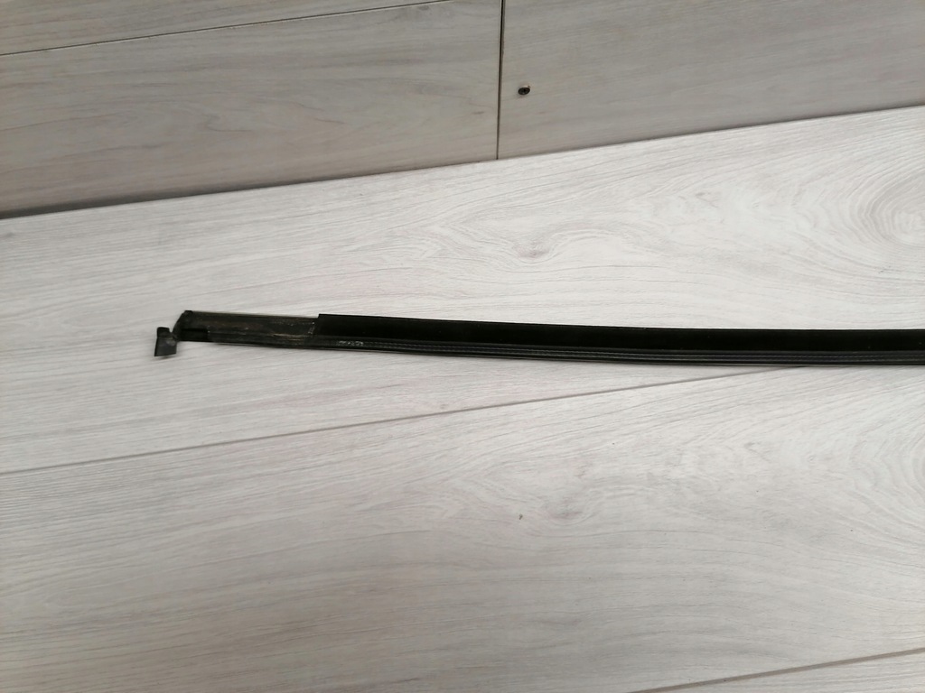 фото №6, Porsche macan молдинг стекло правый задняя 95b839476cgv9