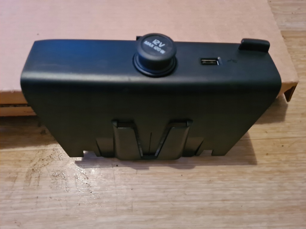 фото №1, Volvo xc40 разъём port usb прикуривателя туннель 31469019