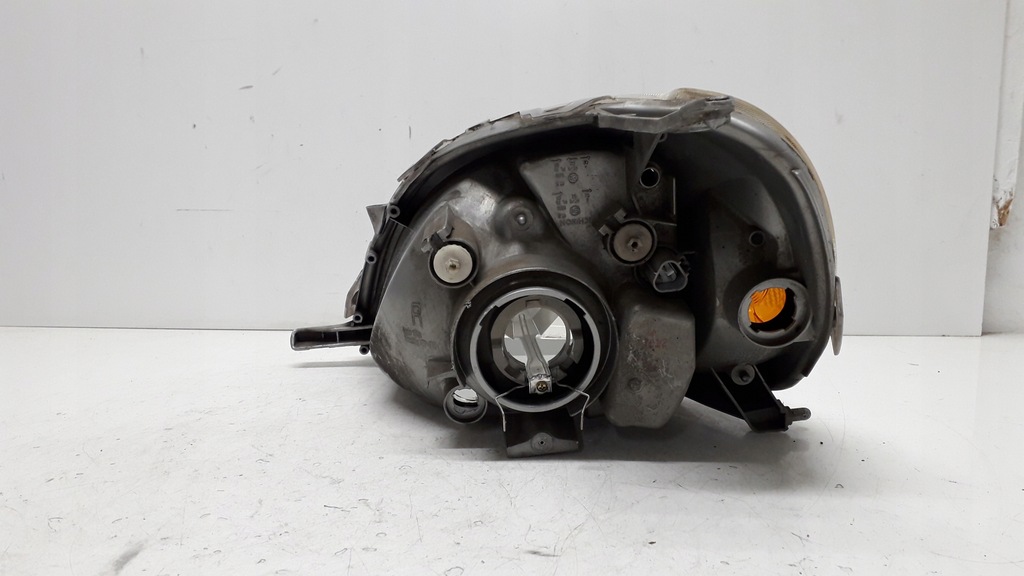 фото №15, Toyota yaris 99-03 лампа правая перед