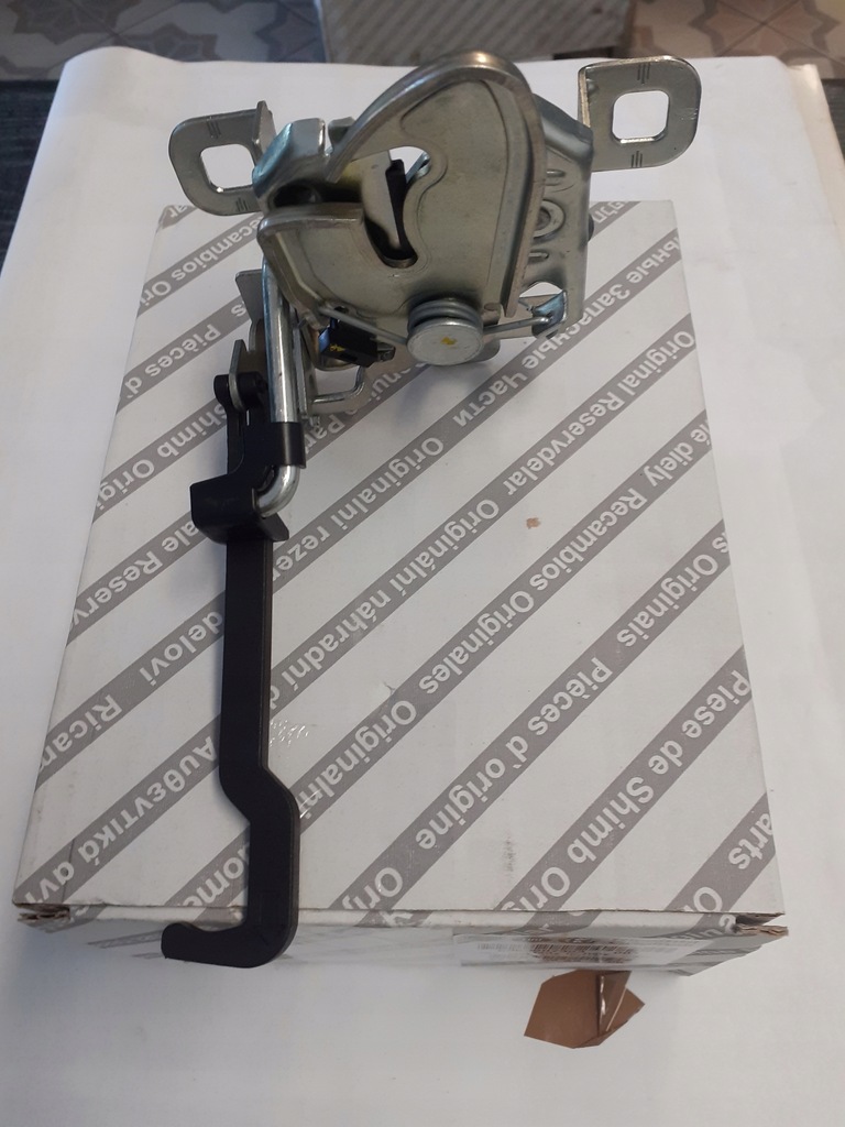 фото №1, Замок крышки двигателя alfa romeo 159