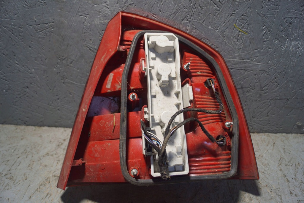 фото №10, Skoda octavia ii лампа левый задняя hb s2074