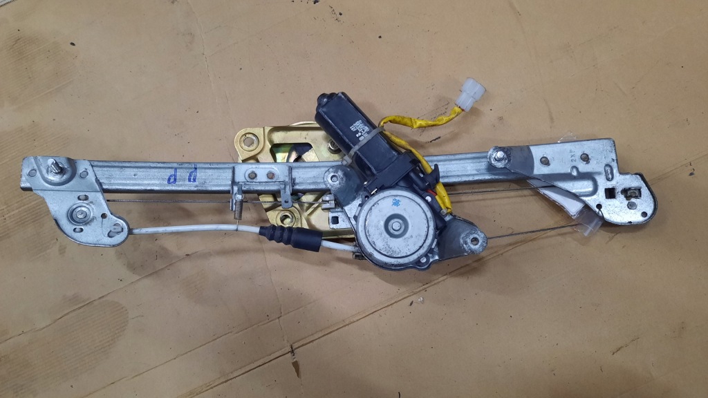 фото №2, Подъемник стекло правый перед mazda 626