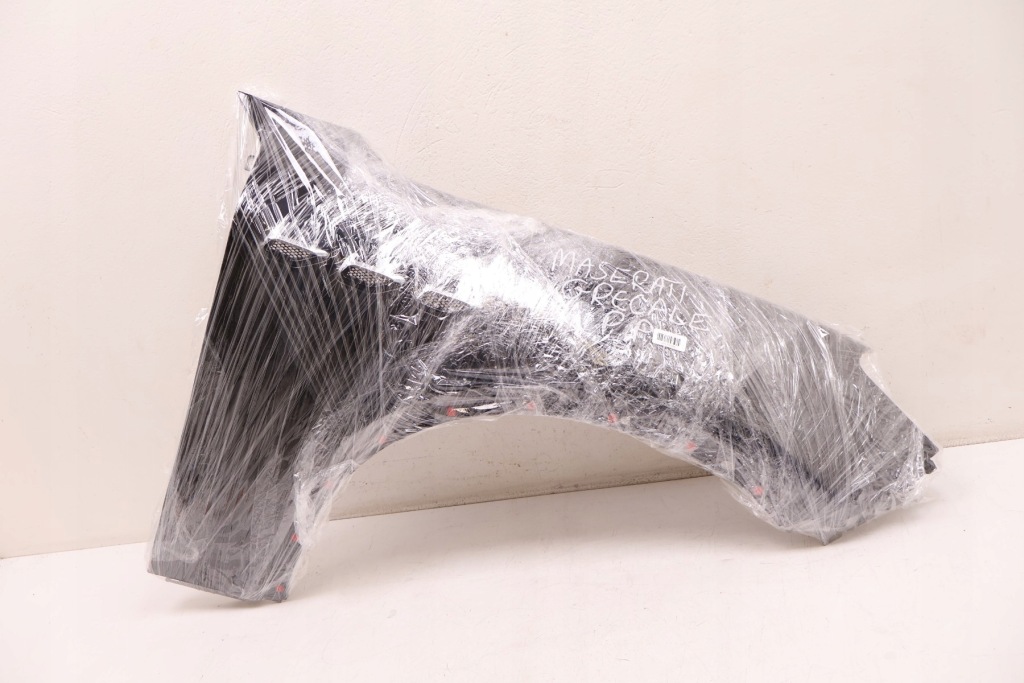 Maserati grecale modena крыло  правый  перед Оригинал