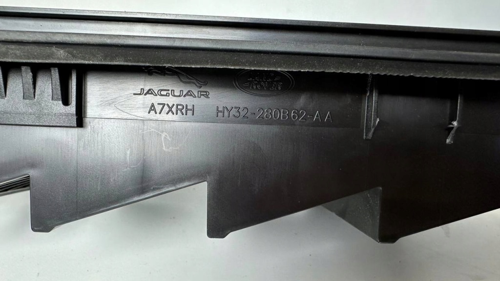 фото №4, Решётка обдув багажника discovery v 5 l462