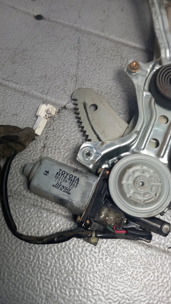 фото №5, Pod.szyby правый перед toyota previa 01r 2.0d