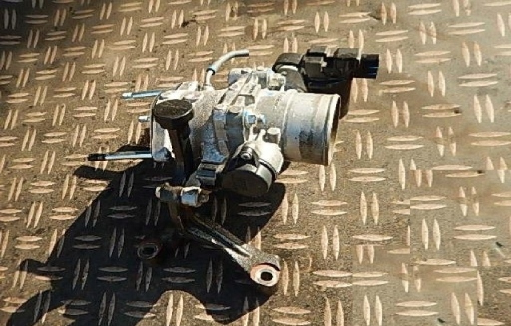 фото №1, Toyota land cruiser 150 vi 3.0 d4d 10- дроссельная заслонка