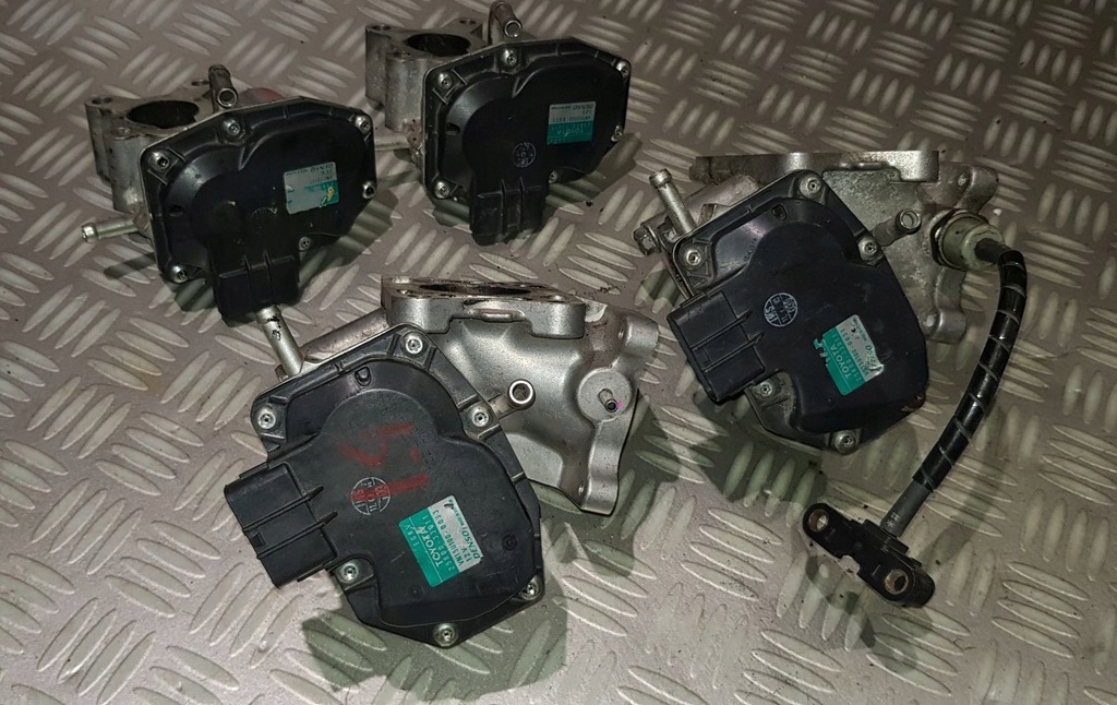 фото №10, Toyota yaris iii auris ii corolla 1.4 d4d клапан выхлопных газов egr 25800-33011