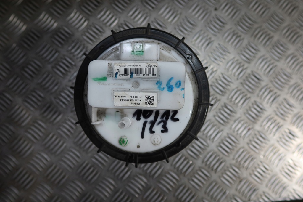 фото №1, Насос топлива clio v 172021618r