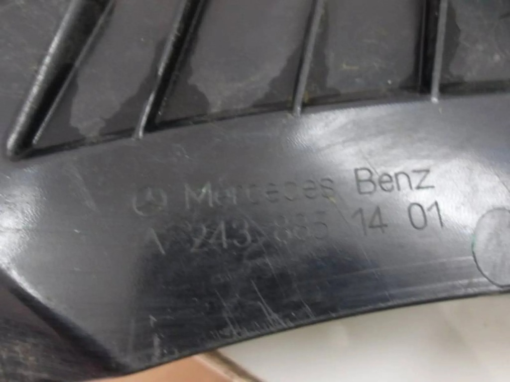 фото №10, Mercedes eqa молдинг бампер задня