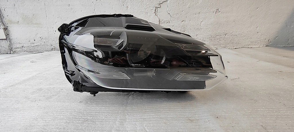 фото №1, Передня права лампа права перед porsche taycan matrix full led