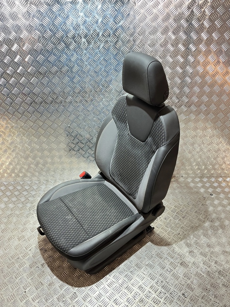 Купити Сидіння перед ліве opel crossland x 17- англієць