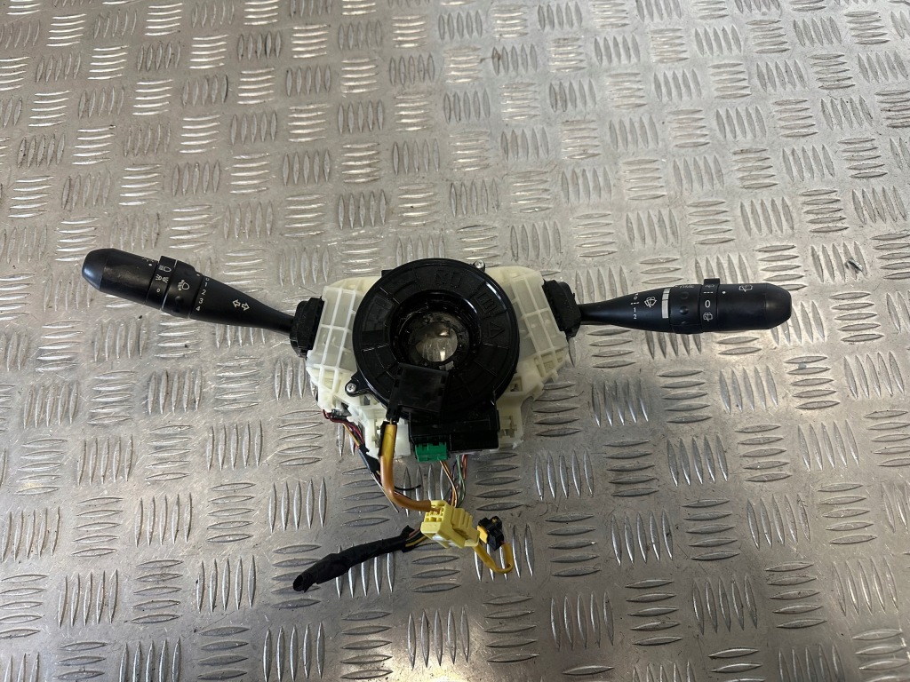 фото №1, Mitsubishi colt vi переключатели 8600a331xa