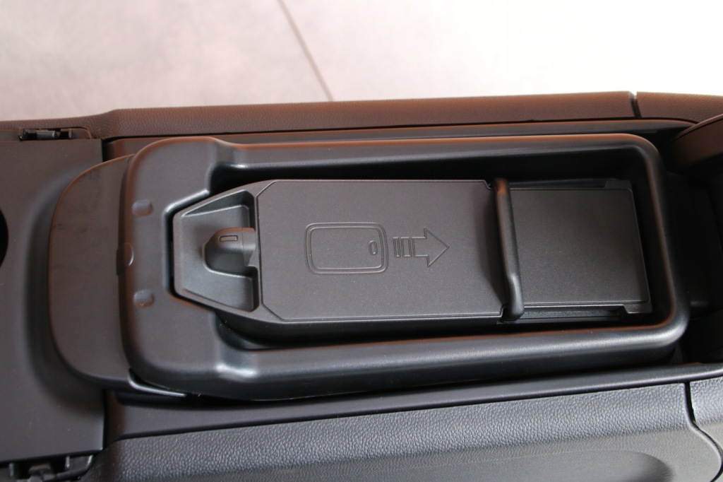 Mini clubman f54 туннель средний подлокотник + зарядное устройство беспроводная Недорого