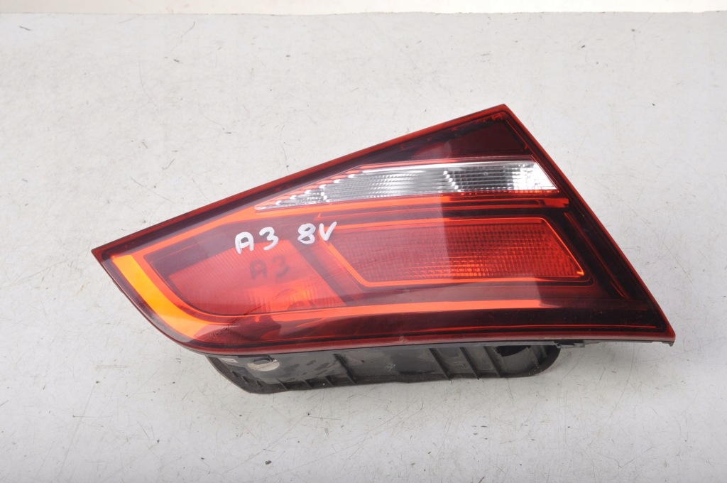 фото №1, Audi a3 8v лампа правая задняя правый задняя 8v4945075