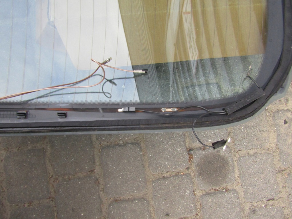 17 mercedes clk w209 купе скло задня avangarde 2003r sekurit + антена Доставка