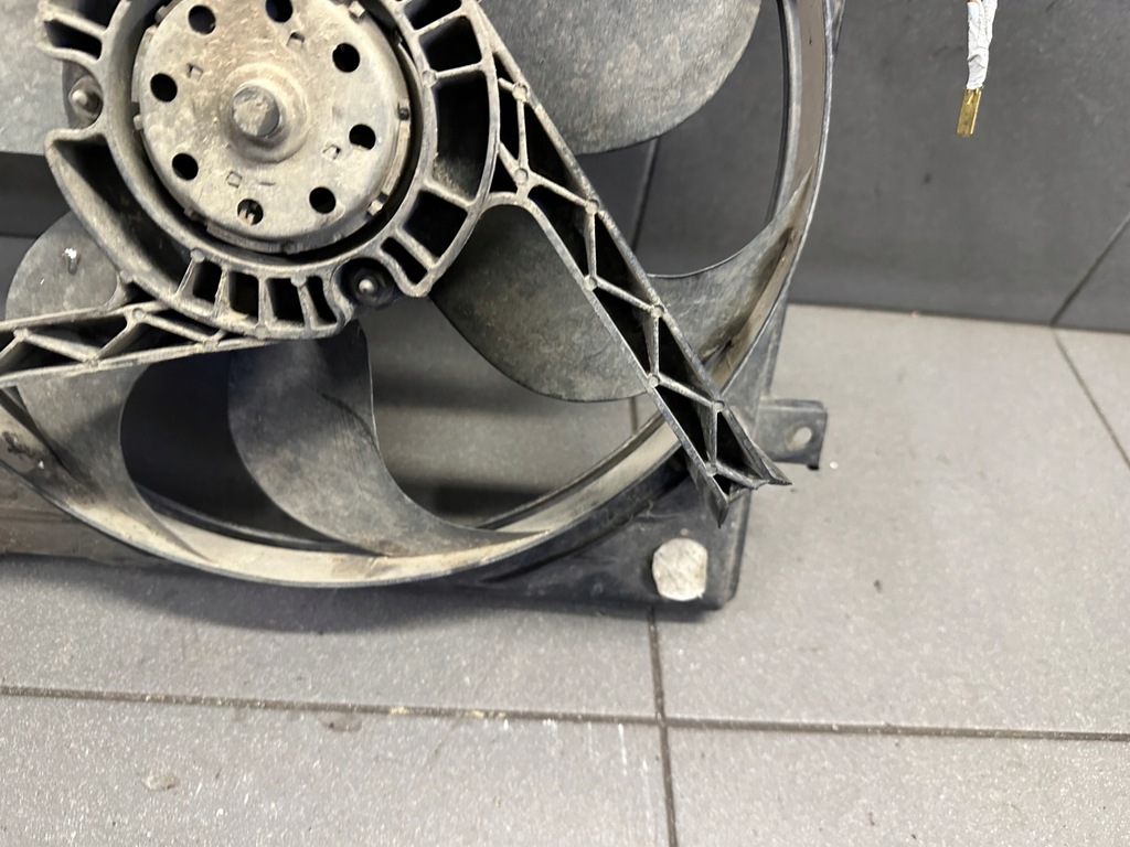 фото №14, Вентилятор радиатора корпус vw golf iv 1j0121207d