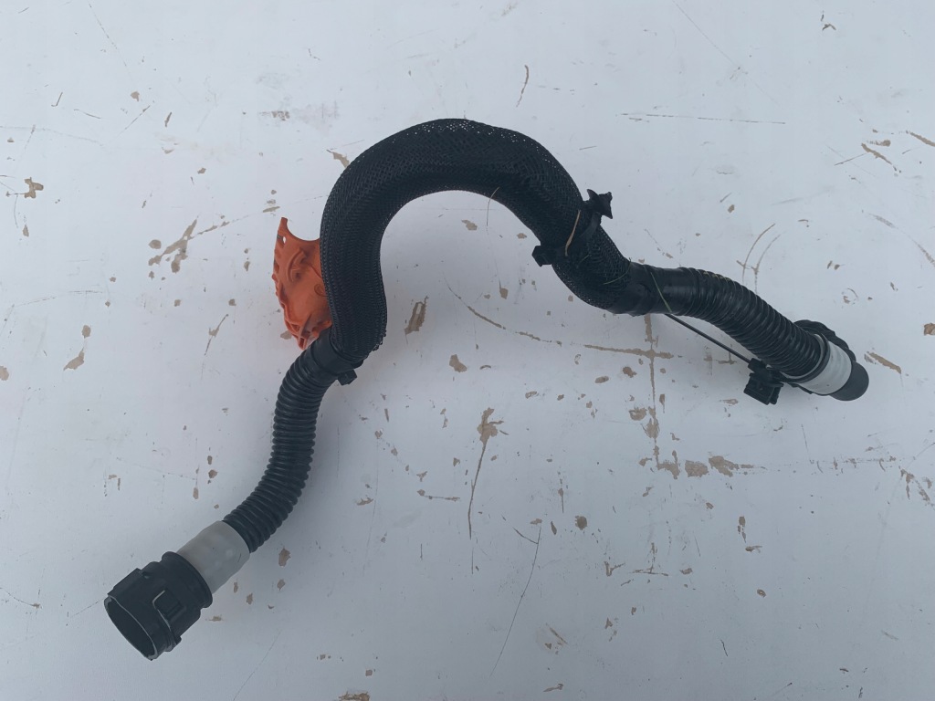 Tesla model y 3 рестайлінг  шланг патрубок радіатора трубка води 1077594-00-c оригінал в Україні