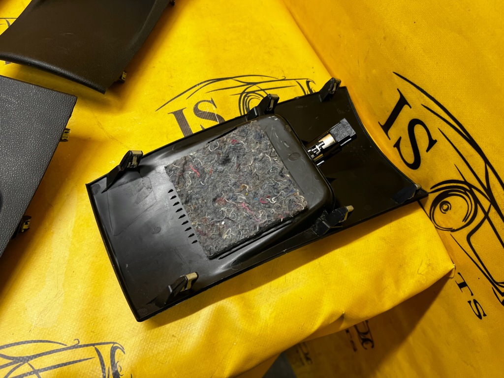 фото №3, Защита туннель среднего задняя разъём прикуривателя renault scenic iv