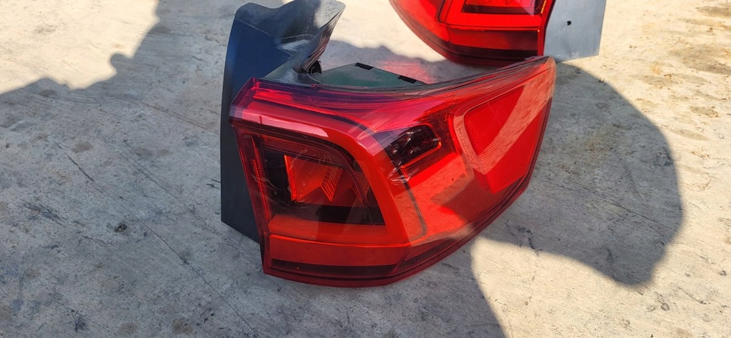 фото №1, Лампа задня права 5fj945092 seat tarraco