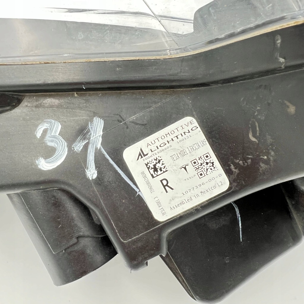 Tesla model 3 противотуманная фара led правый перед 107739600d Киев