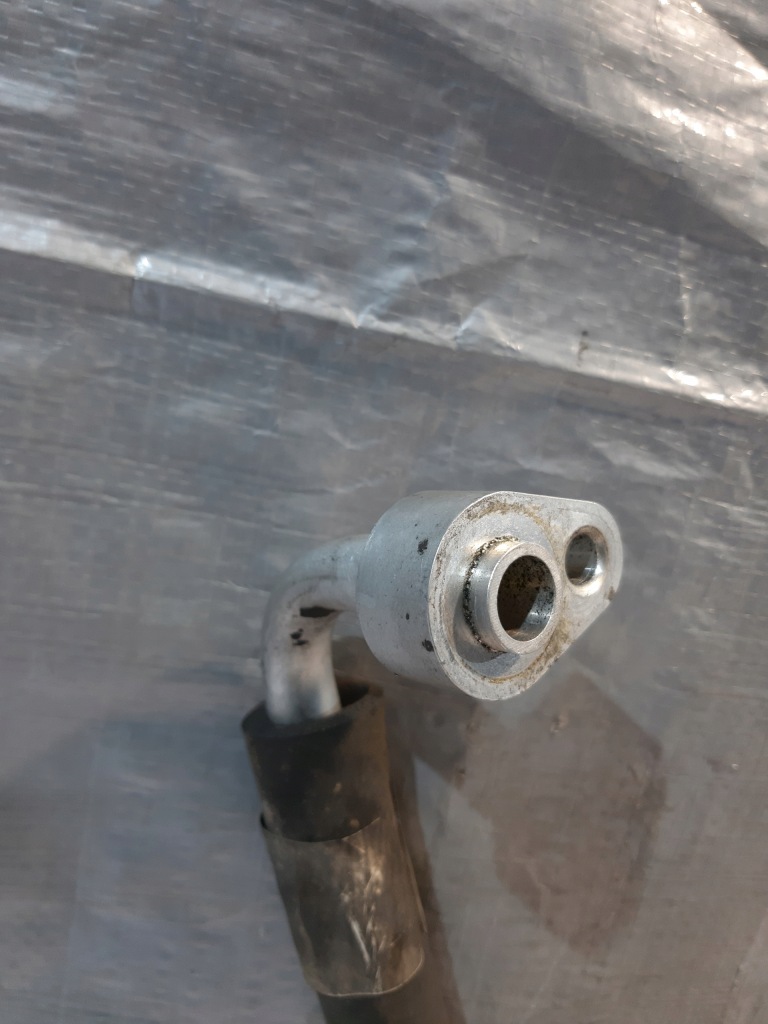 фото №2, Volvo v40 1.8b оригинальный номер 30813664 шланг трубка кондиционера