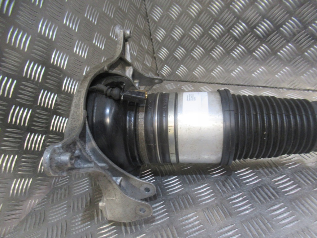 фото №7, Porsche macan lift амортизатор перед передний правый jak новый! 95b616039r