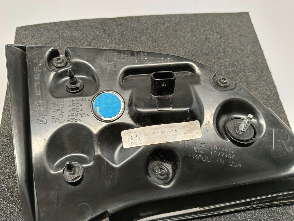 Tesla 3 3 рестайлінг  y my 20- фара кришки багажника праві задній led 1077402-00-g Ціна