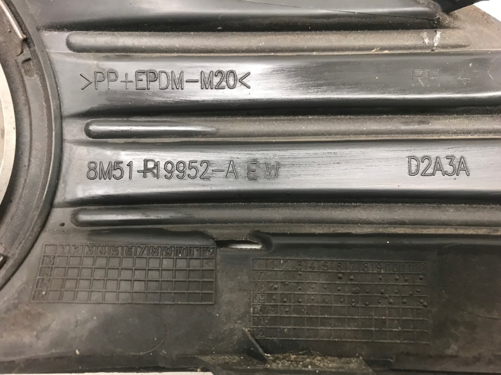 Купити Решітка бампера правий перед права ford focus 2 8m5119952-ae 04-13 хром