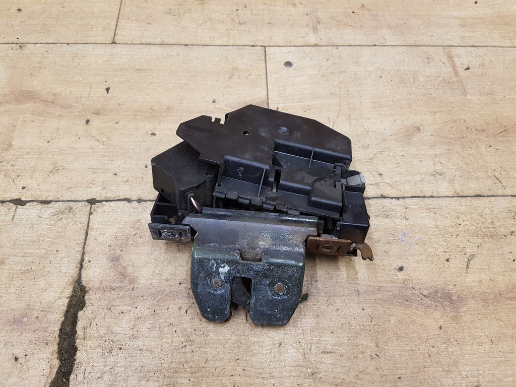 фото №1, Замок крышки багажника задняя volvo s80