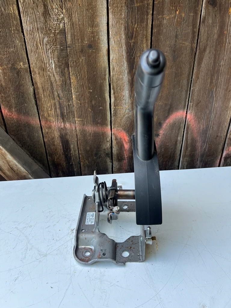 фото №4, Рычаг тормоза ручного nissan juke f15 360101kk0a