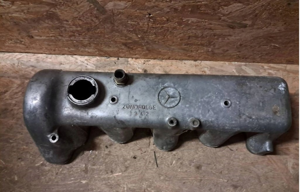 фото №1, Кришка клапанів mercedes w115 2,0d 6150160005