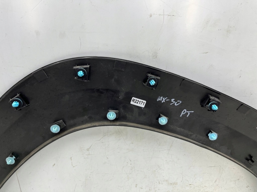 фото №14, Молдинг mazda mx-30 mx30 dr 20r.- правый задний кромка подкрылок крыла накладка