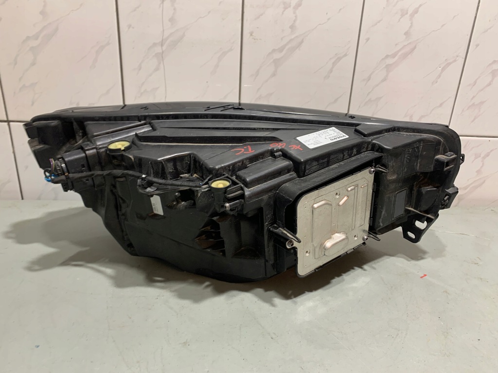 фото №6, Volvo xc40 ii lift лампа левая перед 32338908 комплектная модуль europa org.