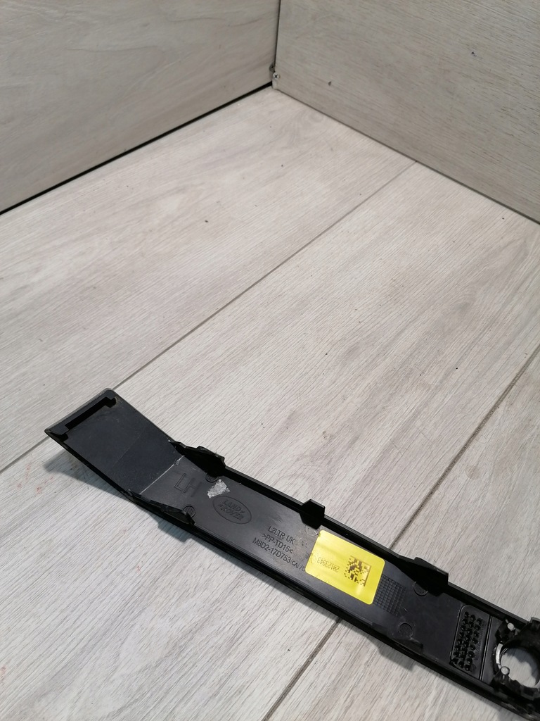 фото №10, Evoque молдинг бампер левый задняя m8d2-17d753